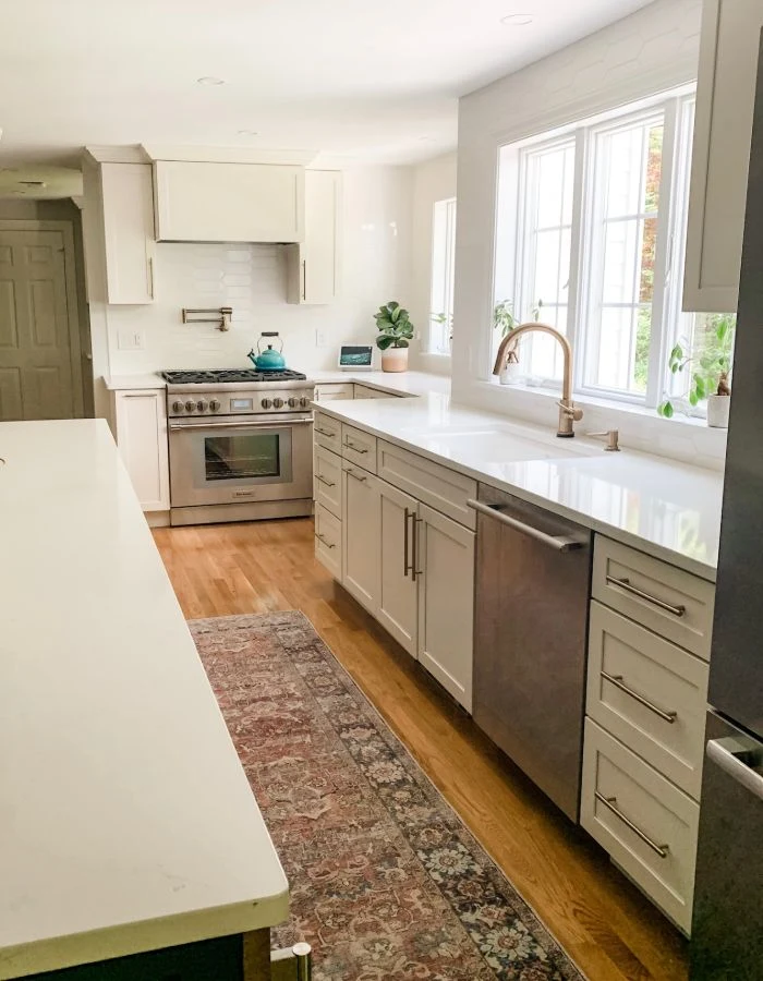 47 King Street · Kitchen, bath and laundry